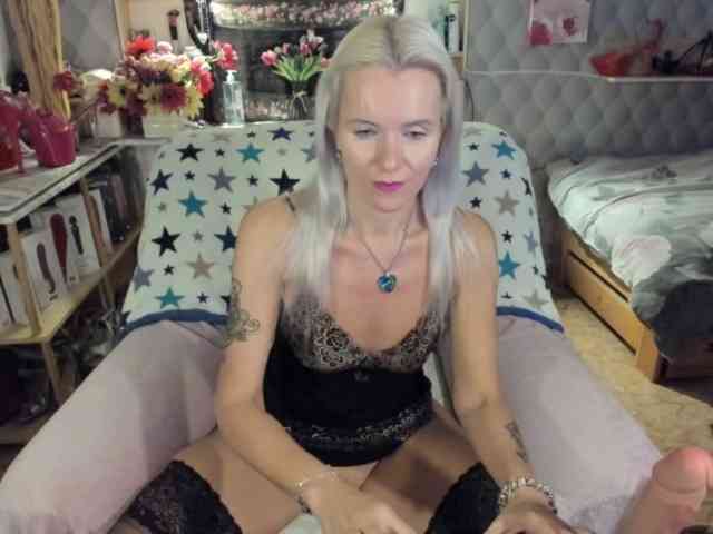 HornyblondBella