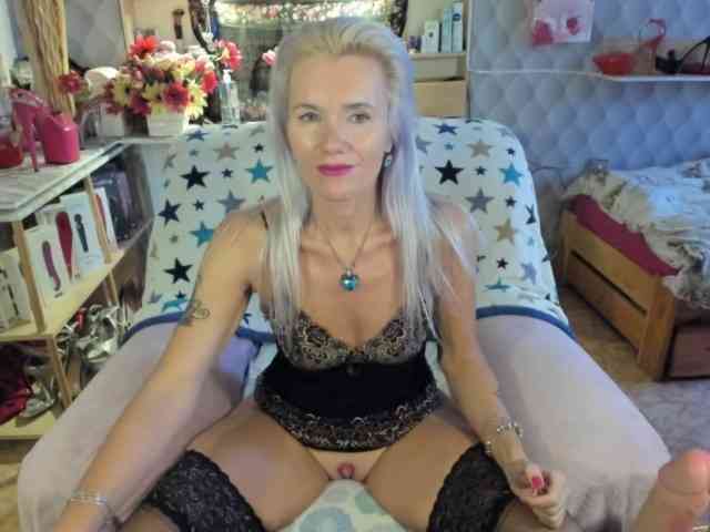 HornyblondBella