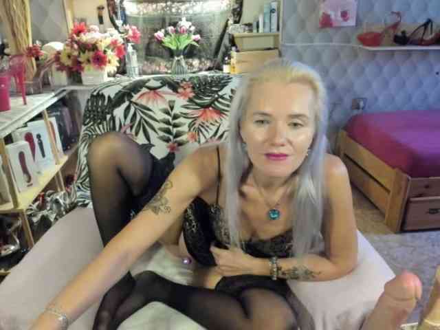 HornyblondBella