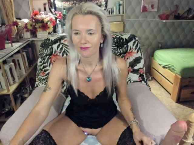 HornyblondBella webcam