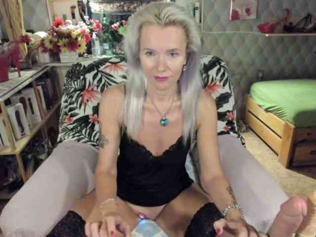 HornyblondBella