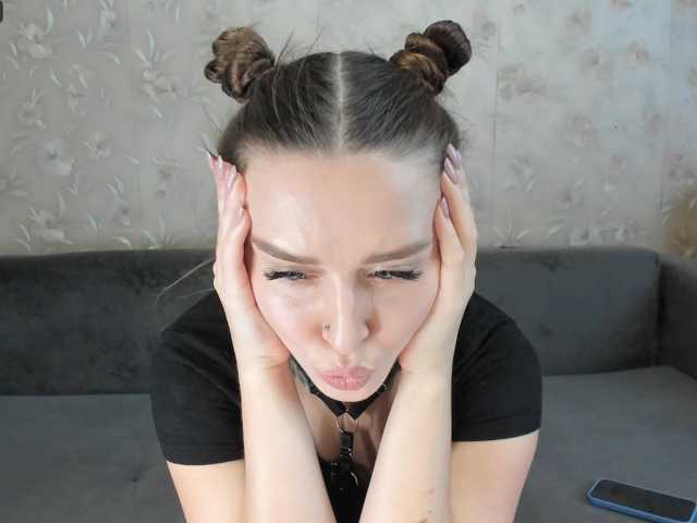Misskitty13 live cam on BongaCams