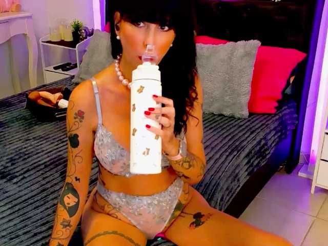 ShannaFrancaise live cam on BongaCams