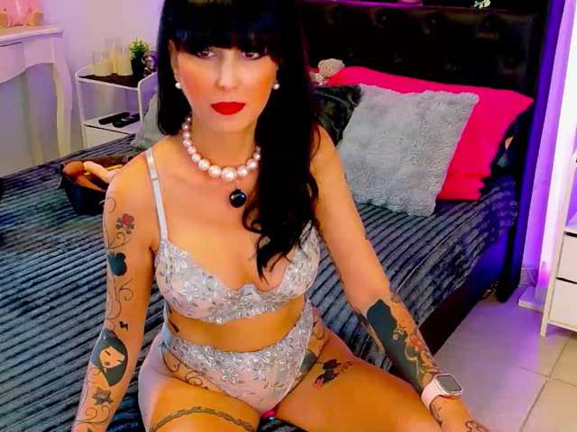 ShannaFrancaise live cam on BongaCams