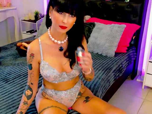 ShannaFrancaise live cam on BongaCams