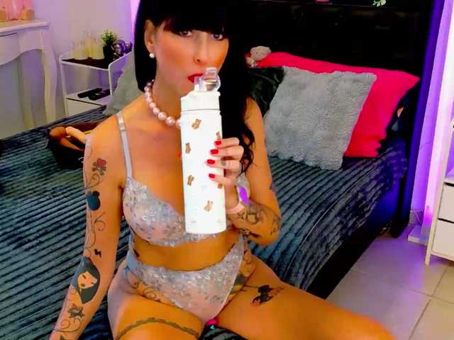 ShannaFrancaise live cam on BongaCams