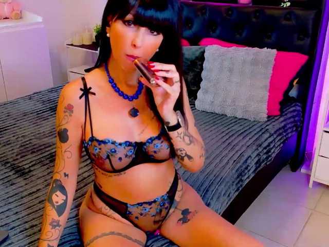 ShannaFrancaise live cam on BongaCams