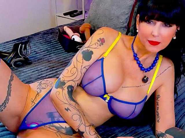 ShannaFrancaise live cam on BongaCams