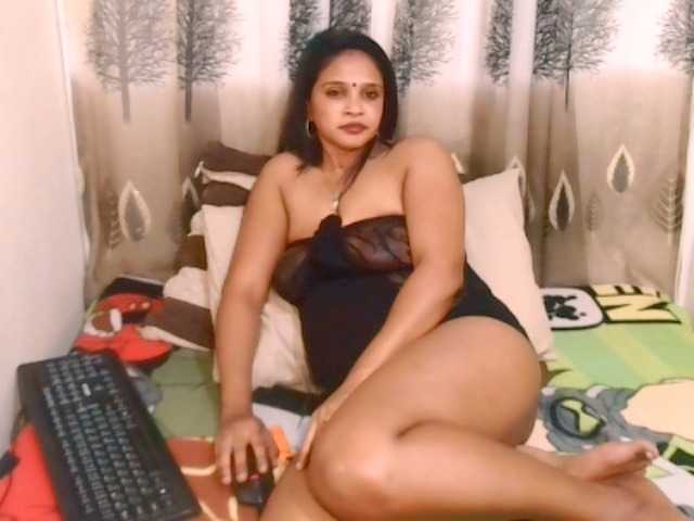 LuciousIndian00 live cam on BongaCams