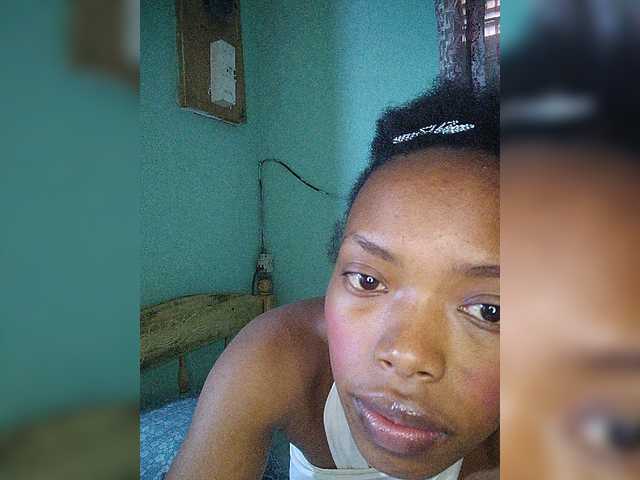 Isabellah — live female cam
