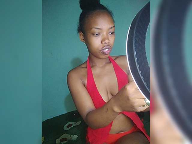 Isabellah, live now on BongaCams