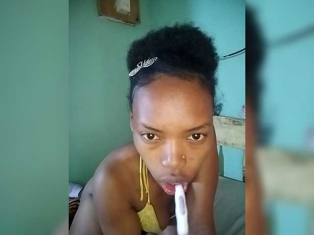 Isabellah live cam preview