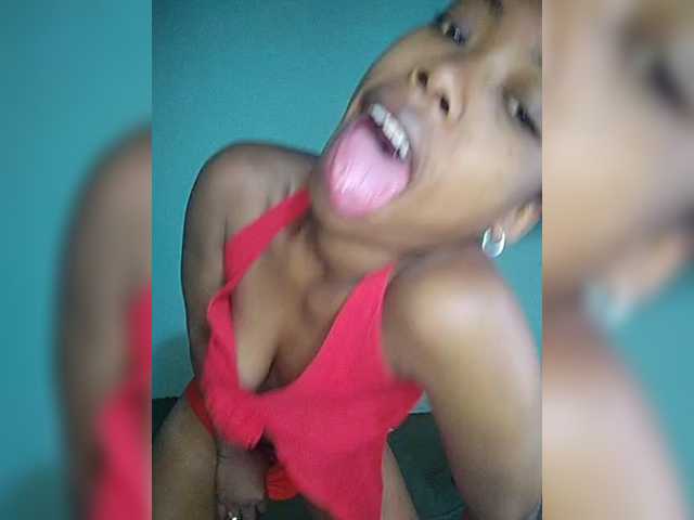 Isabellah, live now on BongaCams