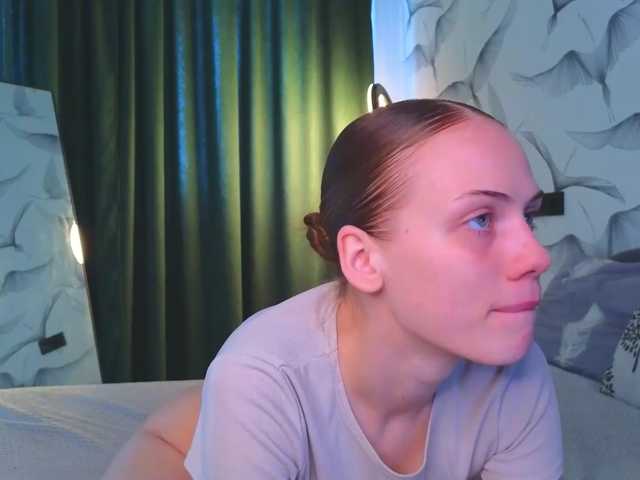 Crystaldivas live cam