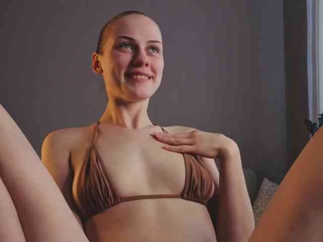 CrystalDivas webcam
