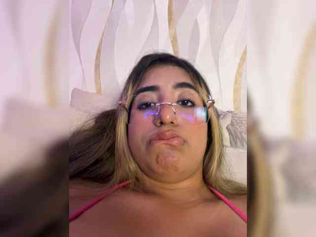 KiaraRose webcam