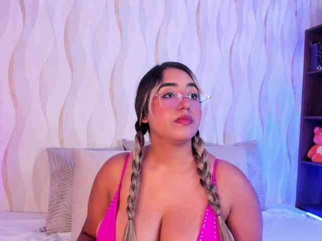 KiaraRose webcam