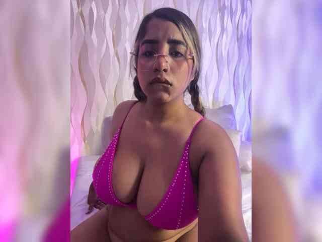 KiaraRose webcam