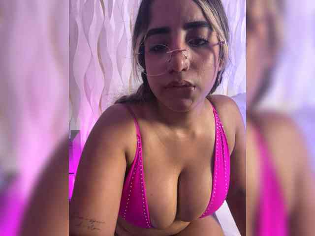 KiaraRose webcam