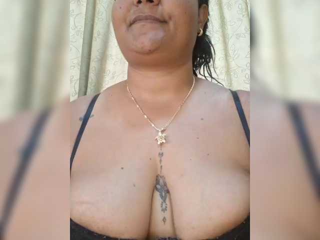 le modèle kinberlyn est en webcam porno dans un show sur le site bongacams, il possède les tags suivants: Latino/Hispanic,Brunette,Trimmed