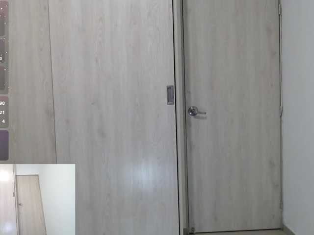 candymilff, en directo ahora en BongaCams