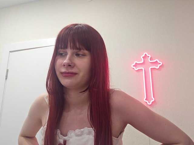 RedWitchHeart webcam
