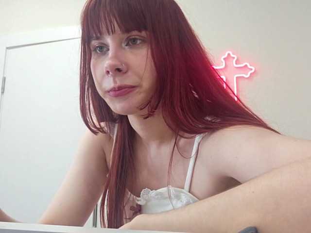 RedWitchHeart webcam