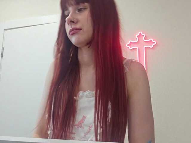 RedWitchHeart webcam