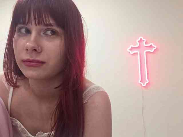 RedWitchHeart webcam