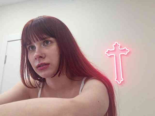 RedWitchHeart webcam