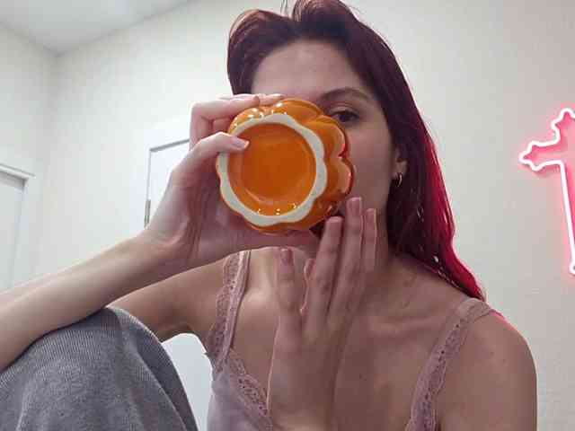RedWitchHeart webcam