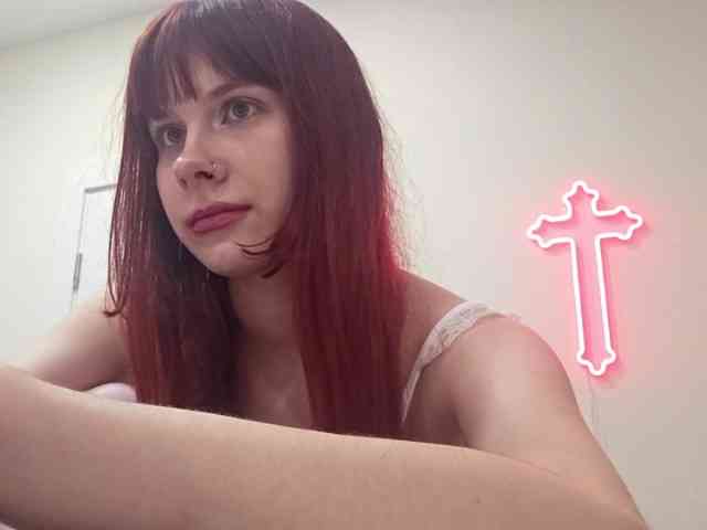 RedWitchHeart webcam