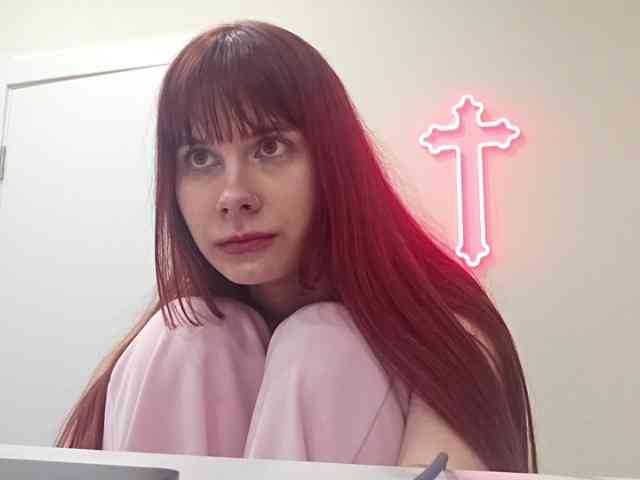 RedWitchHeart webcam