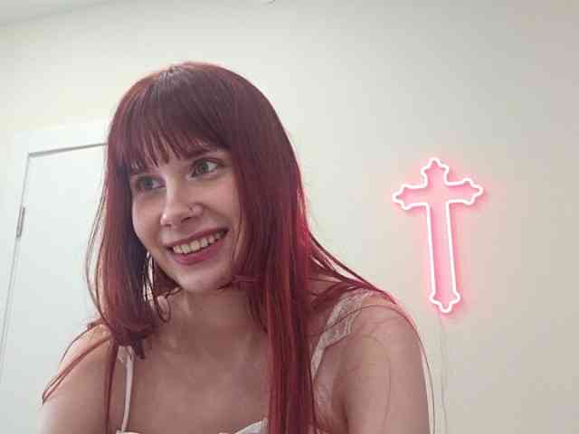 RedWitchHeart webcam