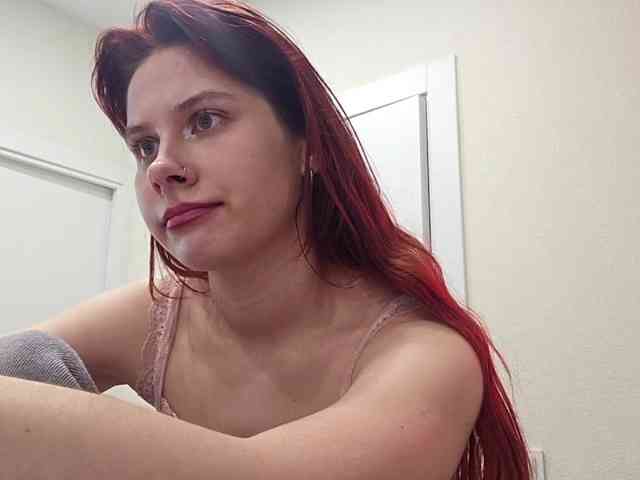RedWitchHeart webcam