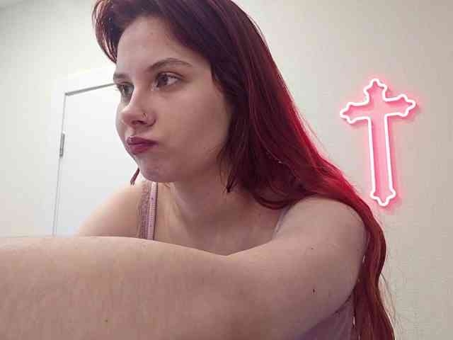 RedWitchHeart webcam