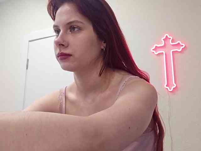 RedWitchHeart webcam
