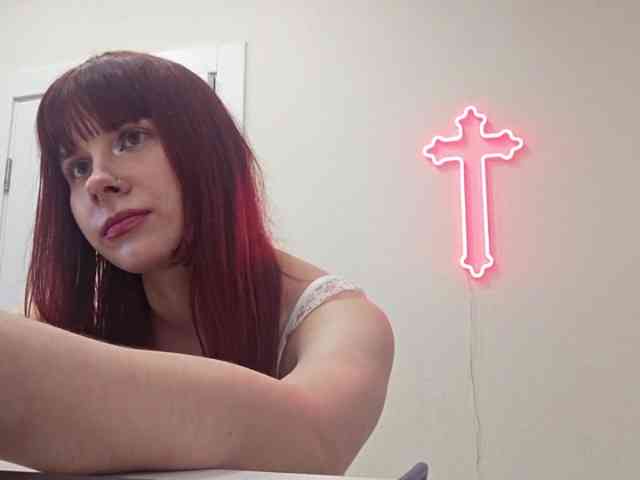 RedWitchHeart webcam