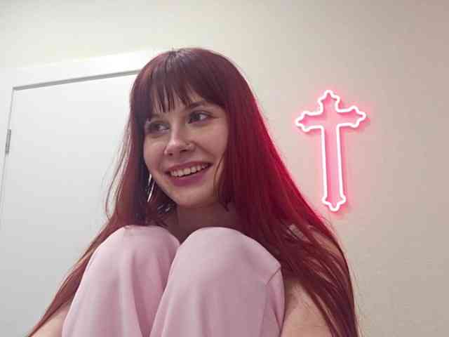 RedWitchHeart webcam