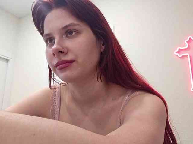 RedWitchHeart webcam