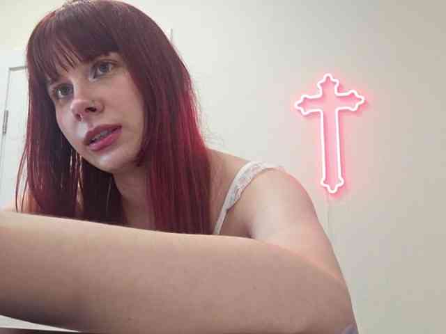 RedWitchHeart webcam