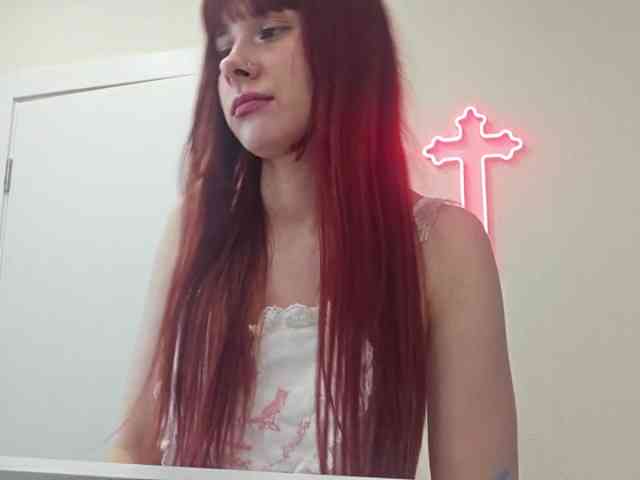 RedWitchHeart webcam