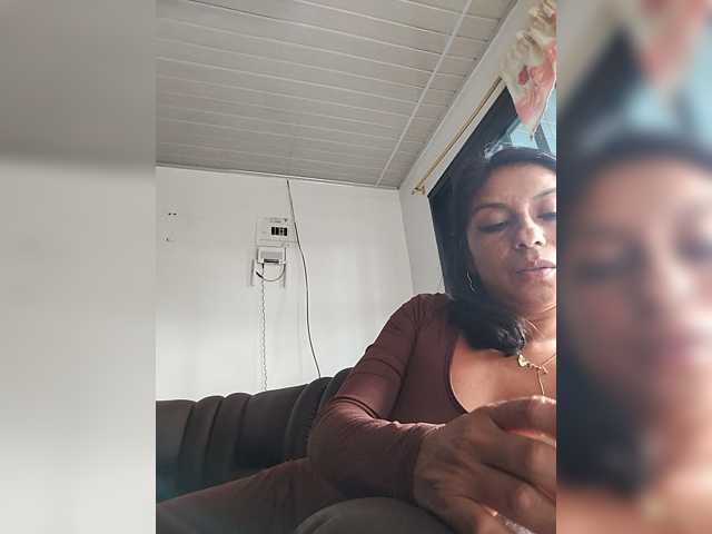 Roousehot live cam on BongaCams