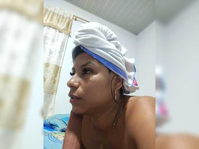 Roousehot live cam on BongaCams