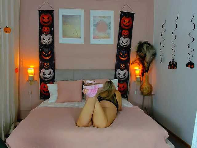NikollaBlond live cam on BongaCams