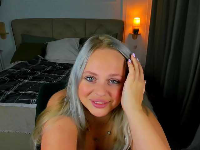 NikollaBlond live cam on BongaCams