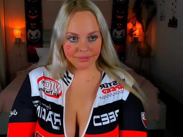 NikollaBlond