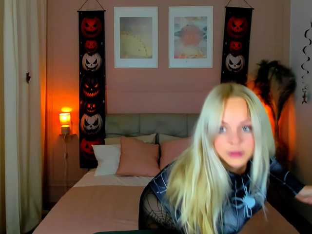 NikollaBlond live cam on BongaCams