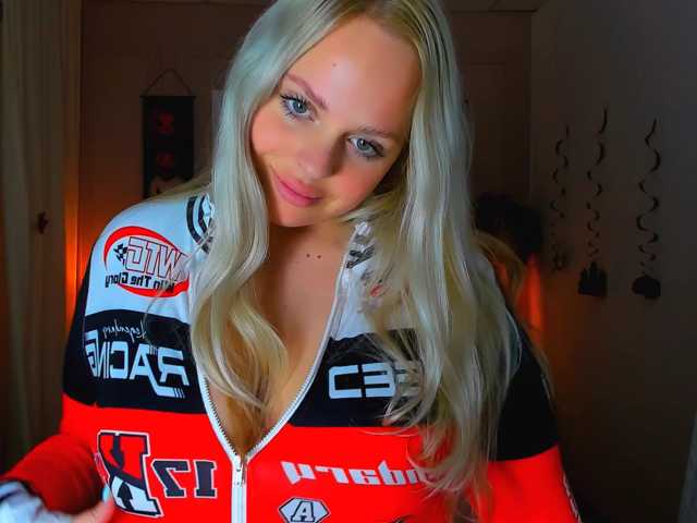 NikollaBlond