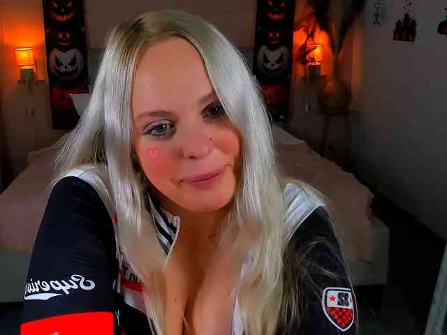 NikollaBlond